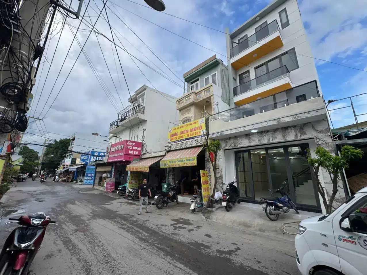 MẶT TIỀN CHỢ MINH PHÁT - KINH DOANH SẦM UẤT NGÀY ĐÊM- 4 TẦNG MỚI ĐẸP