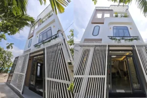 NHÀ MỚI ĐẸP FULL NỘI THẤT – 3TẦNG 3PN CÓ SÂN THƯỢNG RỘNG RÃI