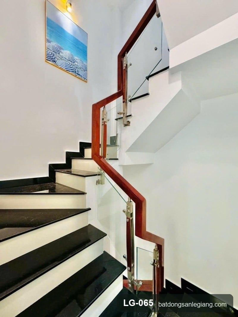 Cầu thang nhà Phạm Văn Chiêu Gò Vấp Cầu thang nhà Phạm Văn Chiêu Gò Vấp